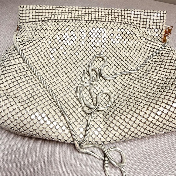 Vintage 1970s Whiting And Davis International Ivory Mesh Shoulder Bag - Picture 2 of 13